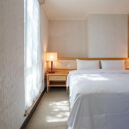 The Koos Hotel Синдиен Екстериор снимка