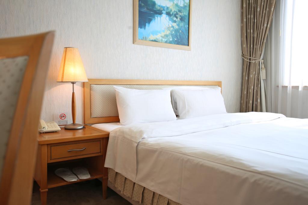 The Koos Hotel Синдиен Екстериор снимка