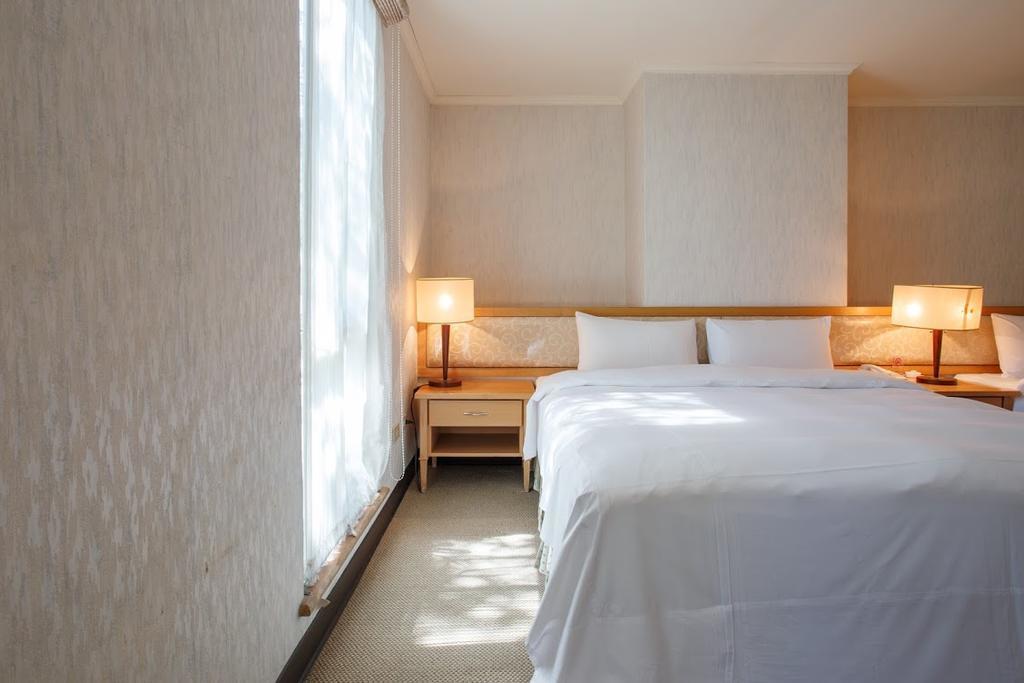 The Koos Hotel Синдиен Екстериор снимка