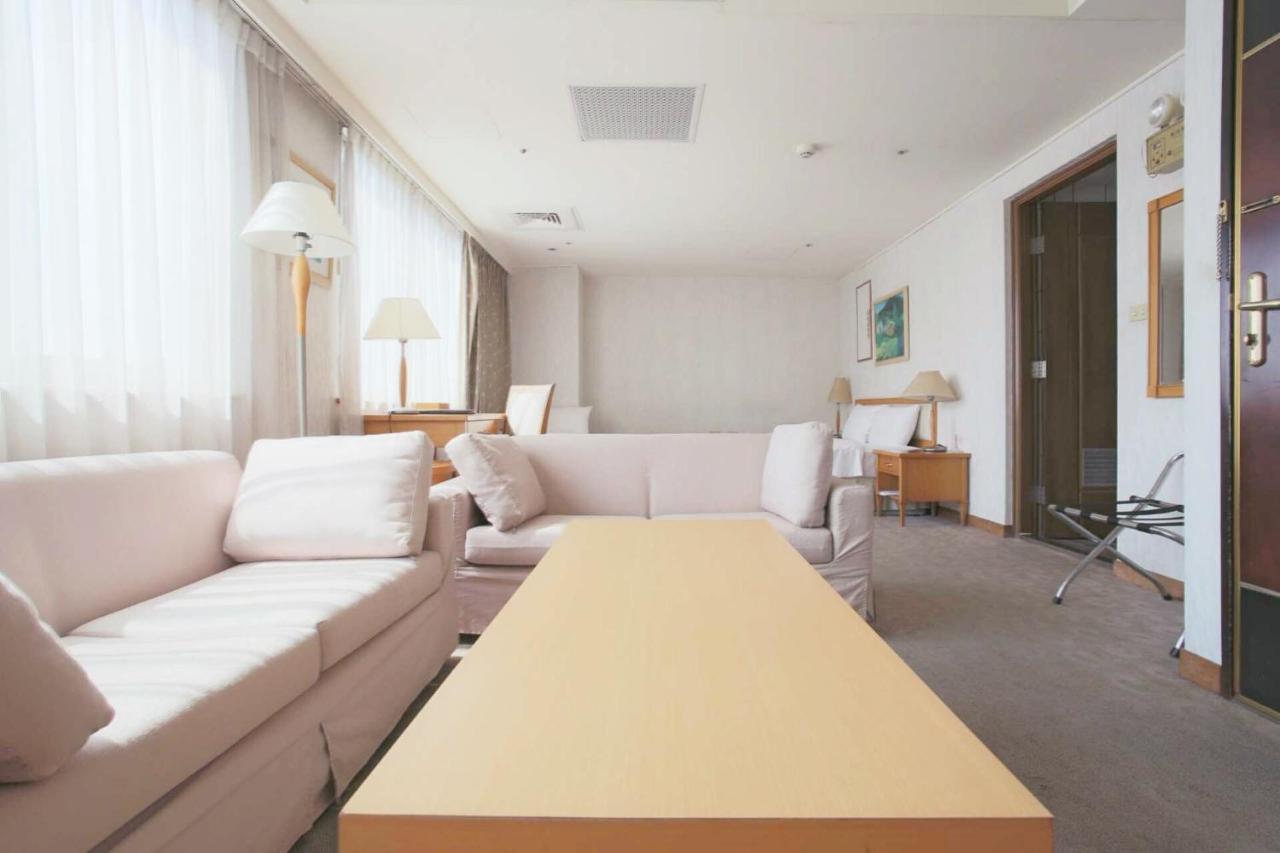 The Koos Hotel Синдиен Екстериор снимка