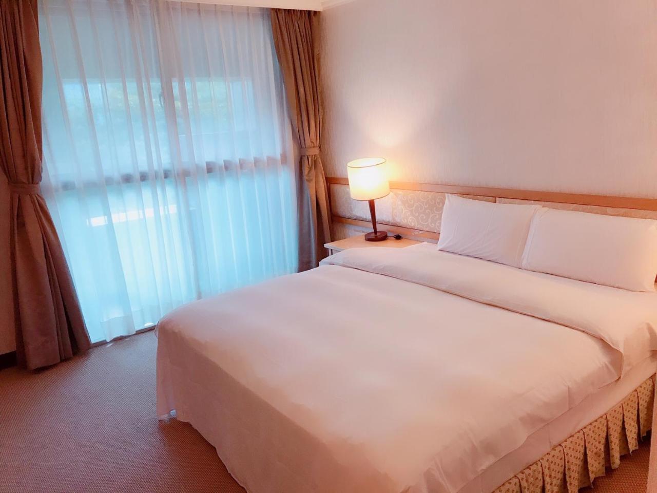 The Koos Hotel Синдиен Екстериор снимка